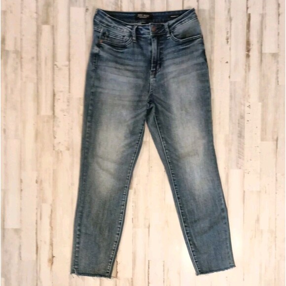 Judy Blue Denim - Judy Blue Jeans Size 27/5 Shelly High Rise Relaxed Fit Blue Denim Raw Hem